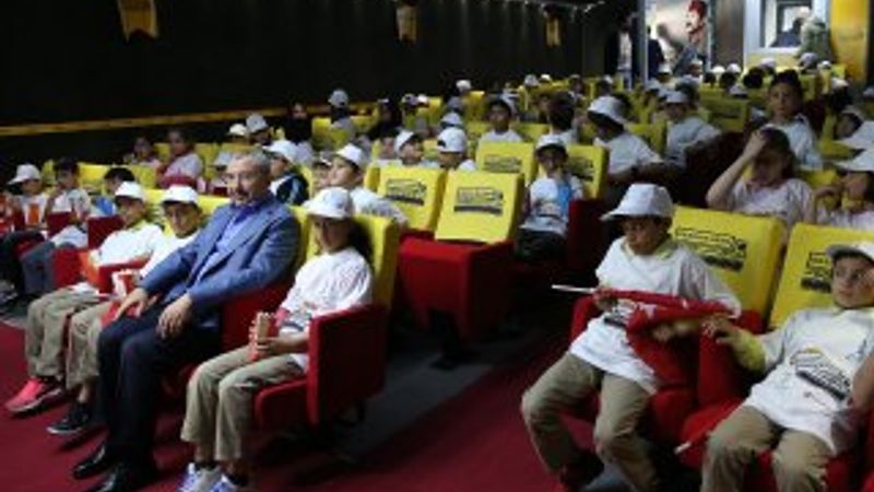 Çocuklar sinemayla tanışıyor