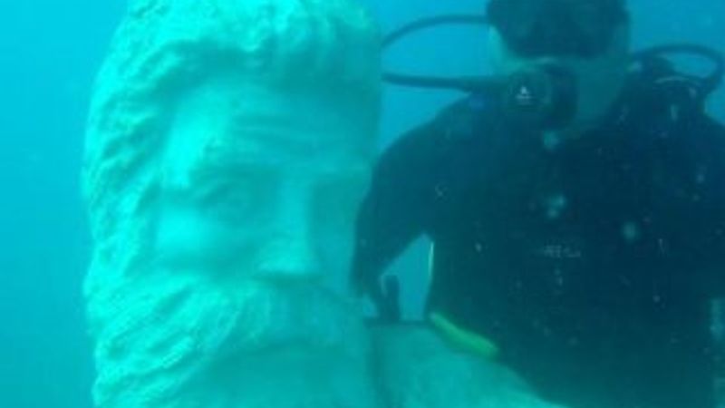 Su altındaki müzeye yeni heykeller batırıldı