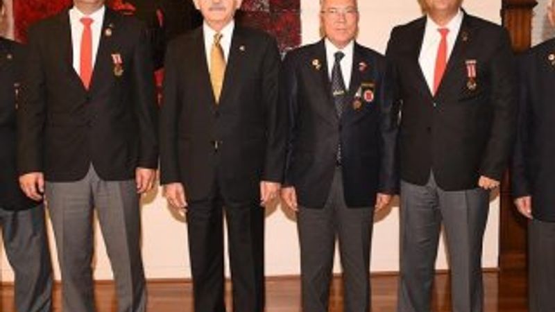 Kemal Kılıçdaroğlu, gazileri kabul etti