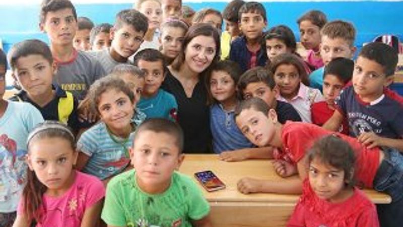 Ceylan öğretmen zorluklara rağmen eğitim veriyor