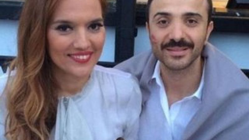 Demet Akalın evi terk ediyor