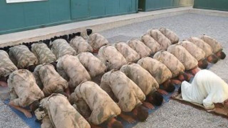 Mehmetçik cuma namazında