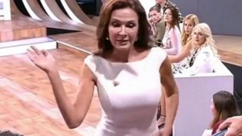 Evelina Bledans canlı yayında seyirciyi tokatladı