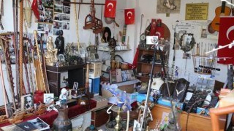 Tarihi eşya merakı garajda müze oldu