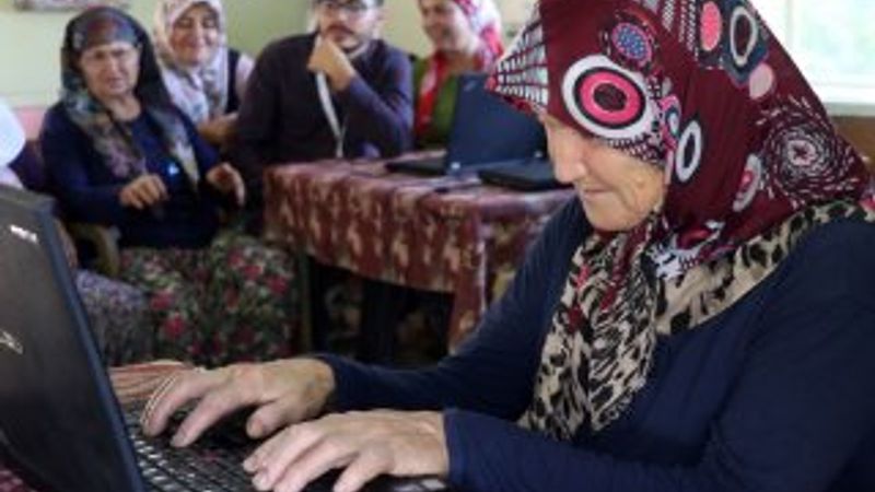 Mahalle kıraathanesinde internetle tanıştılar