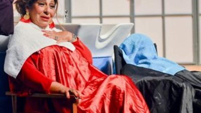 Melek Baykal hastaneye kaldırıldı