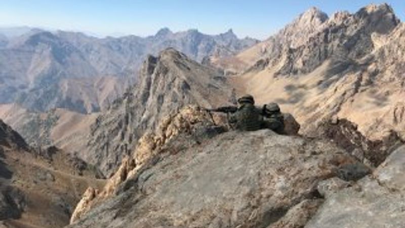 Komandolardan 3 bin metrede operasyon