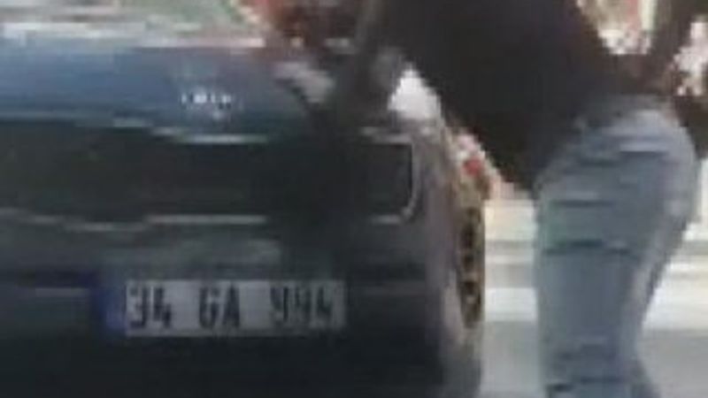 Bakırköy'de sürücü otomobili yayaların üstüne sürdü