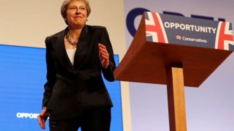 Theresa May dans etmekten vazgeçmiyor