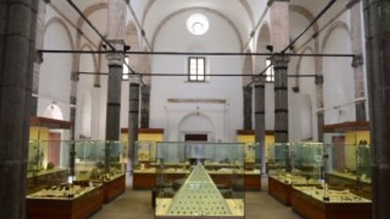 Eski kilise binası 30 yıldır tarihe ev sahipliği yapıyor