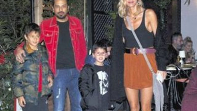 Çağla Şıkel - Emre Altuğ çocuklarıyla partide