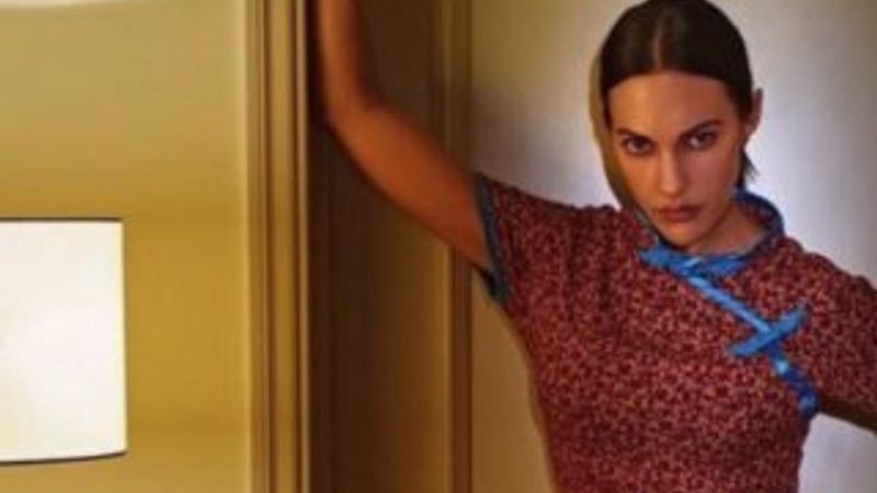 Meryem Uzerli dövmesini gösterdi