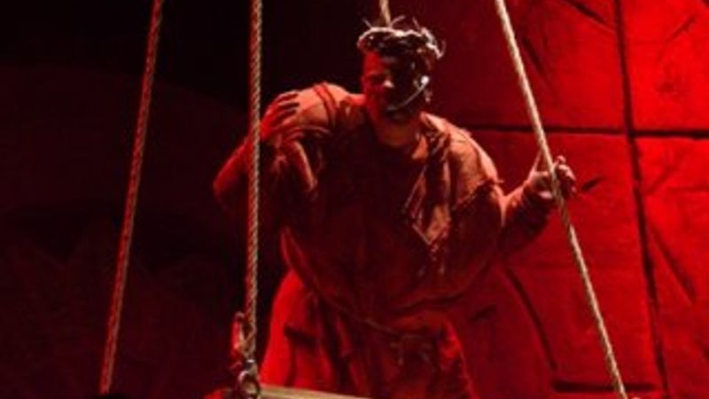 Notre Dame'ın Kamburu müzikali sahnelendi