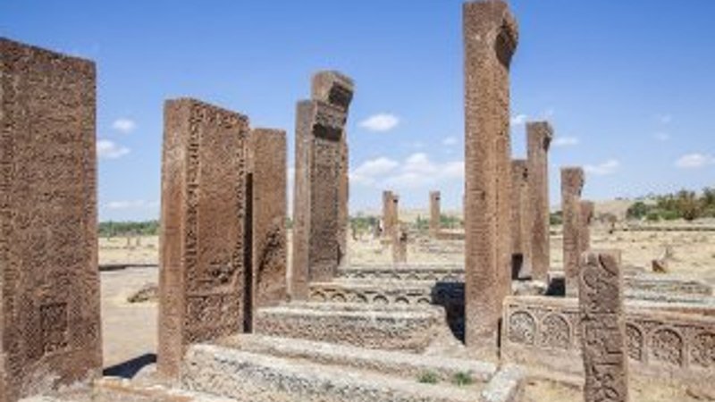 Selçuklu mezar taşları birer sanat eseri