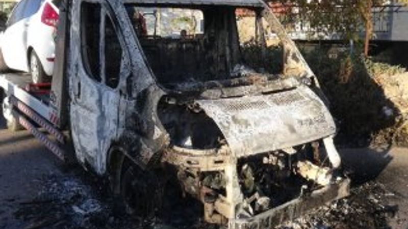 Çekici yanarak kül oldu