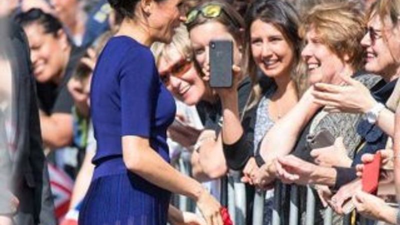 Meghan Markle flaşların kurbanı oldu