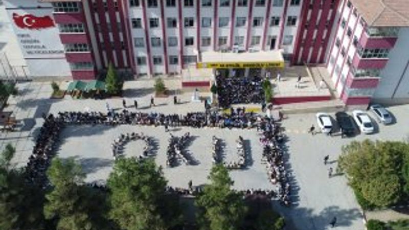 1200 kişi aynı anda kitap okudu