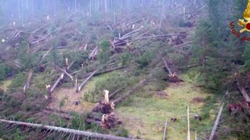 İtalya'daki fırtınada ölü sayısı 15'e çıktı