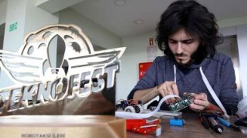 Üniversite öğrencisinin robotaksi başarısı