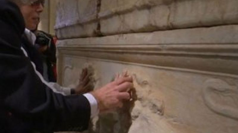 Görme engelliler müzeyi dokunarak keşfediyor