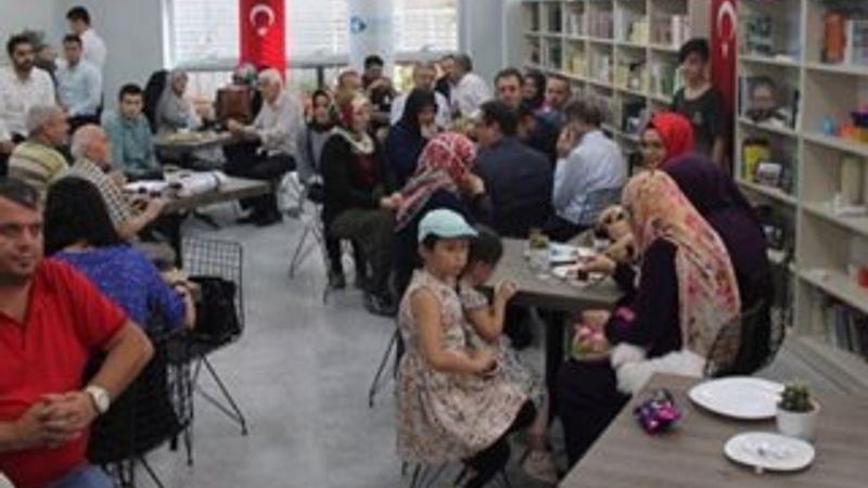 Halk kütüphanesinde millet kıraathanesi hizmeti başlıyor