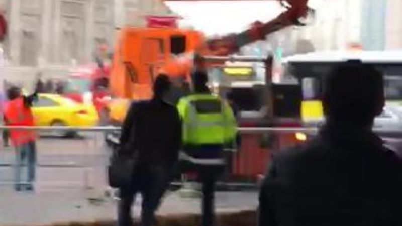 Aksaray'da otobüs, tramvay seferlerini durdurdu