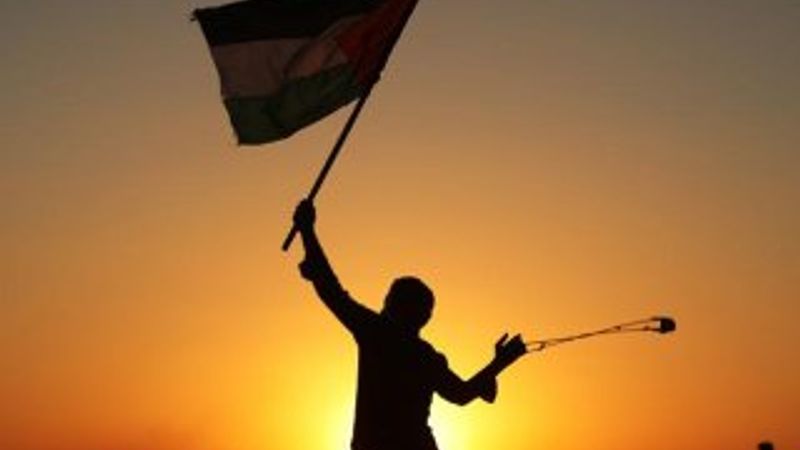 İsrail askerlerinden 8 yaşındaki Filistinliye gözaltı