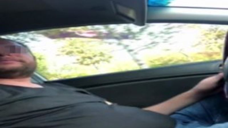 Turisti dolandıran tacizci taksici kameraya yakalandı