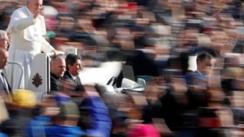 Papa Francis: Dedikoducular teröristtir
