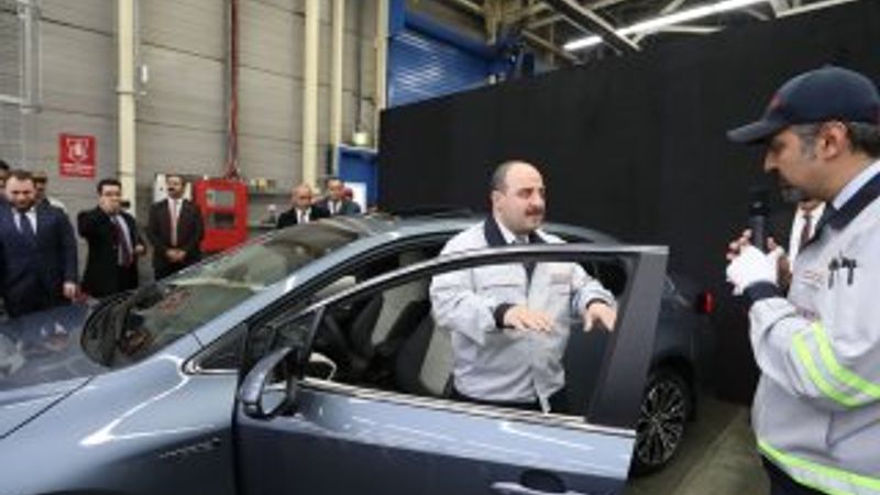 Mustafa Varank otomobil fabrikasını gezdi
