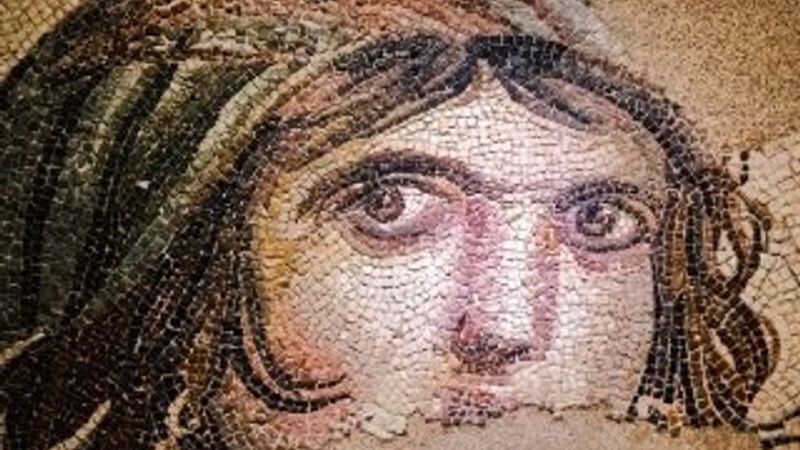 Çingene Kızı mozaiğinin parçaları Türkiye'ye getirilecek