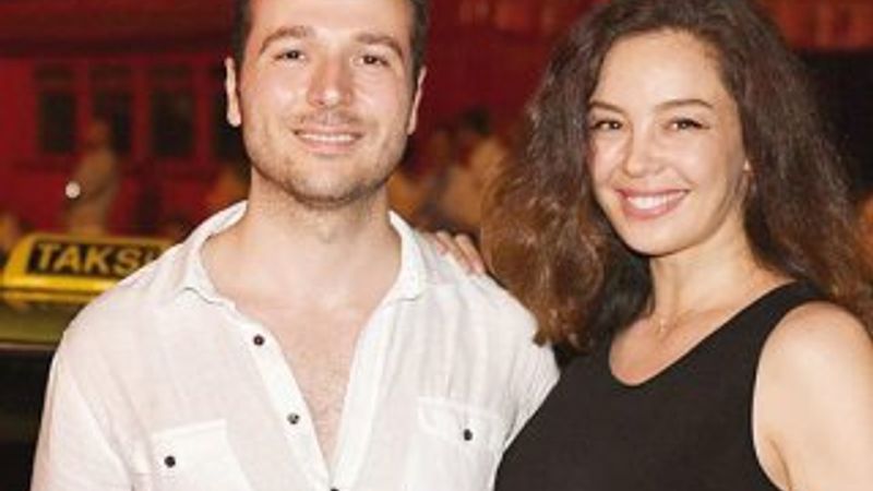 Azra Akın bebeğinin cinsiyetini doğumda öğrendi