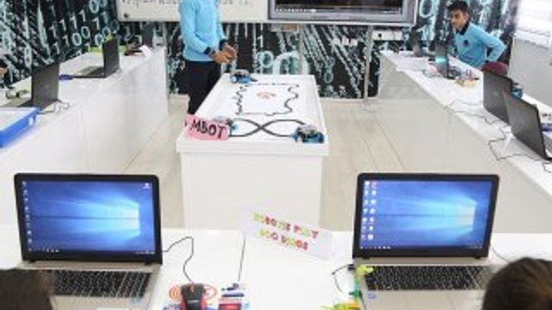 Köy okulunda robotik kodlama eğitimi