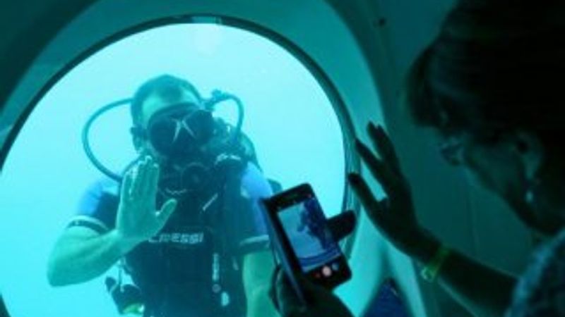 Turistik denizaltı 'Nemo' bakıma alındı