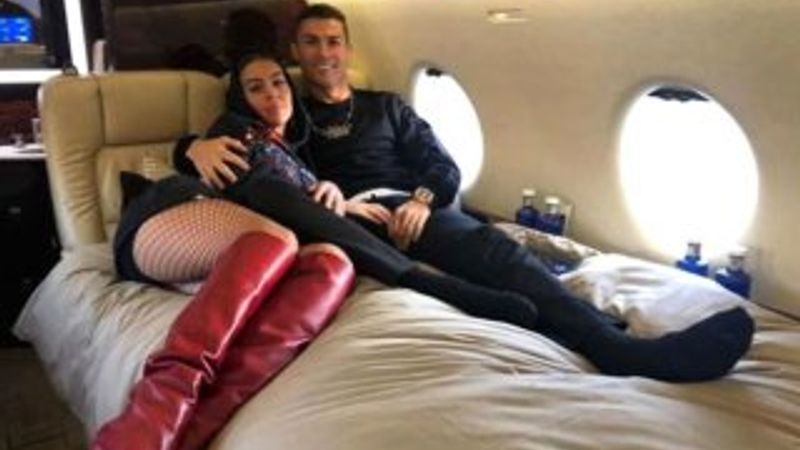 Cristiano Ronaldo'dan aşk paylaşımları