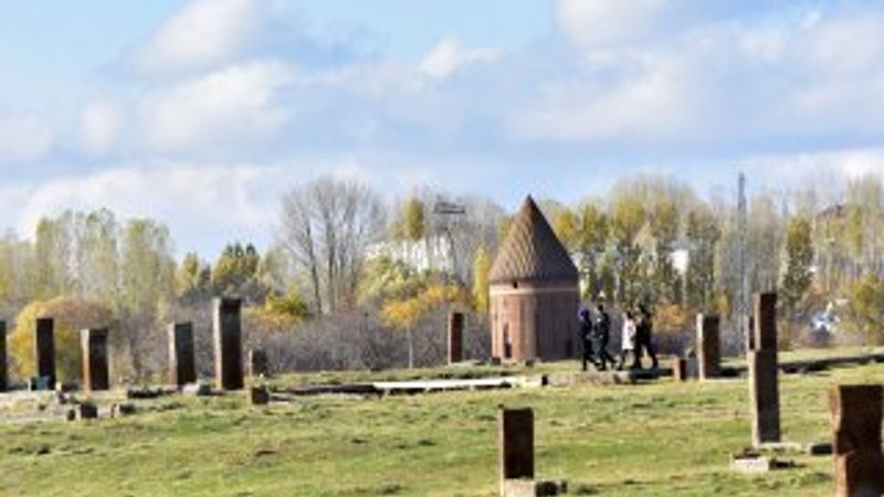 Ahlat Selçuklu Mezarlığı'na ziyaretçi akını