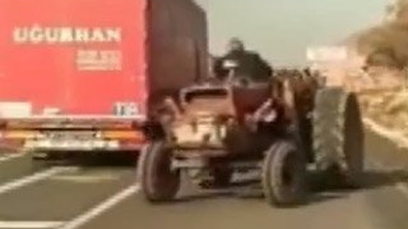 Traktöre ters binen Ankaralı Nasreddin Hoca