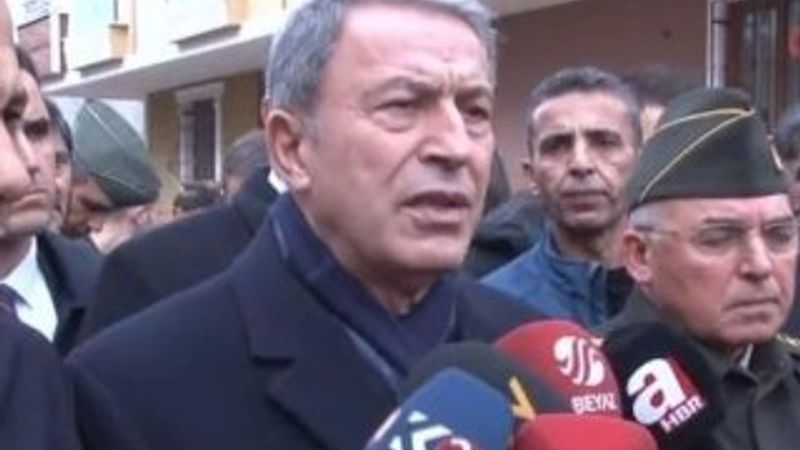 Hulusi Akar Sancaktepe'de düşen helikopteri inceledi