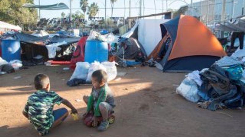 ABD- Meksika sınırında göçmenlerin bekleyişi sürüyor