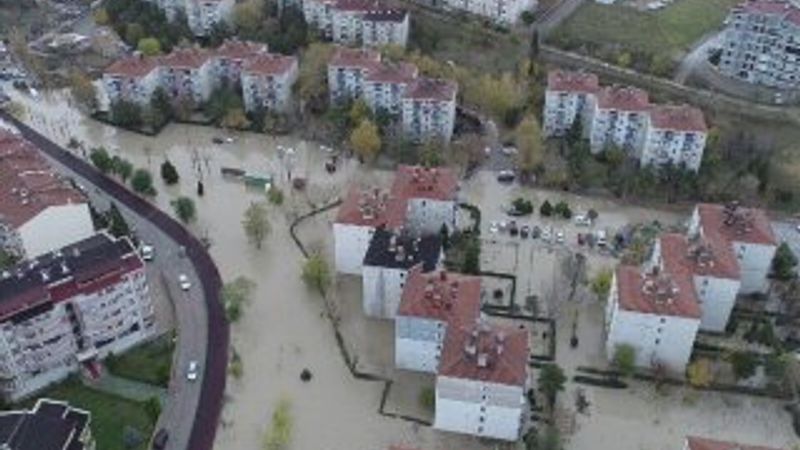 Edirne'de sağanak hayatı felç etti