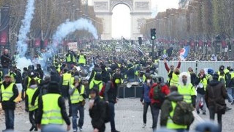 Fransa'da eylemlere büyük destek