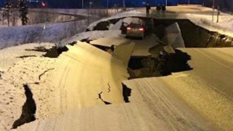 Alaska 7 büyüklüğünde depremle sarsıldı