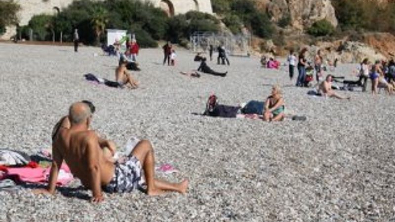 Antalya'da aralık ayında deniz keyfi