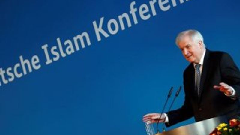 Alman İslam Konferansı'nda domuz eti servisi