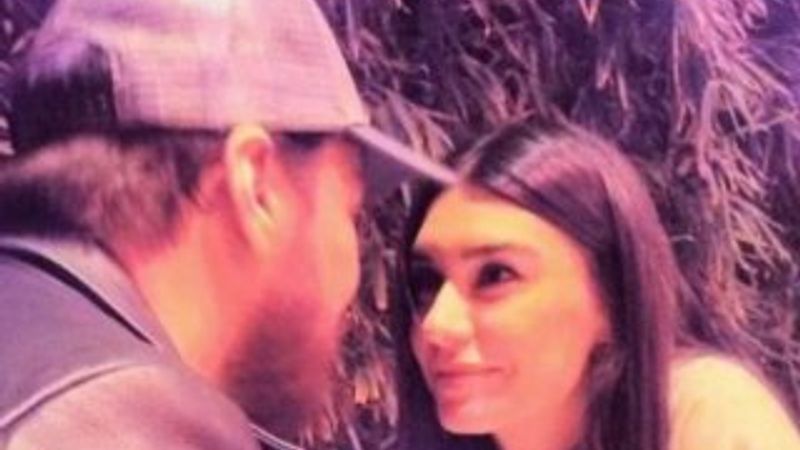 Sinan Akçıl ve Burcu Kıratlı'dan aşk pozu