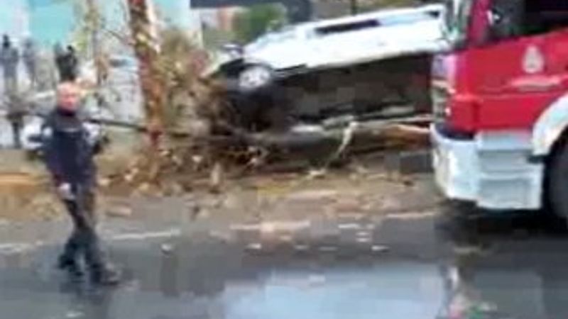 İstanbul'da servis minibüsü kaza yaptı