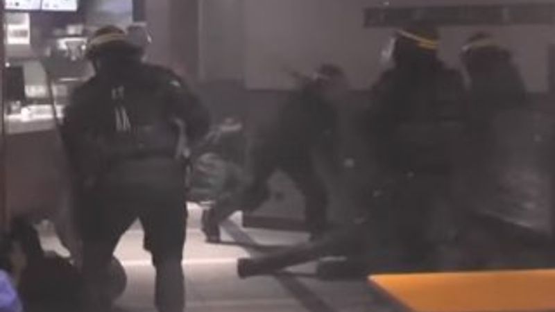 Fransız polisi Sarı Yelekliler'e acımıyor