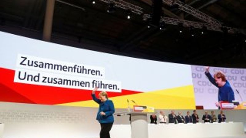 Merkel partisine veda etti