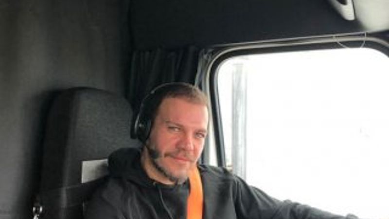 Tolga Karel: Tır şoförü olmak çocukluk hayalimdi