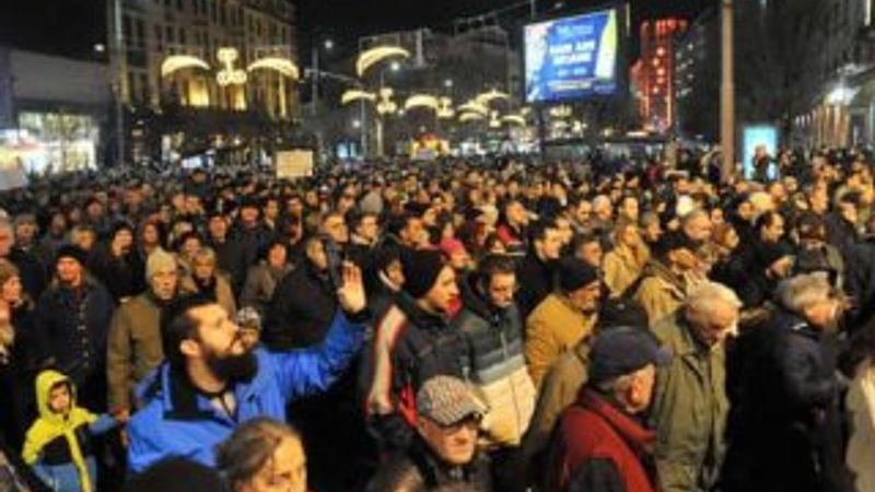 Arnavutluk'ta öğrencilerden 'harç' protestosu